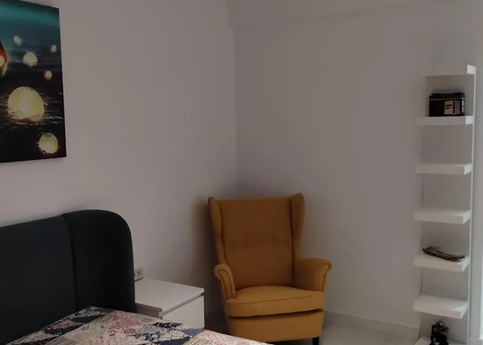 Lakeview Skyline With Free Parking Apartment *