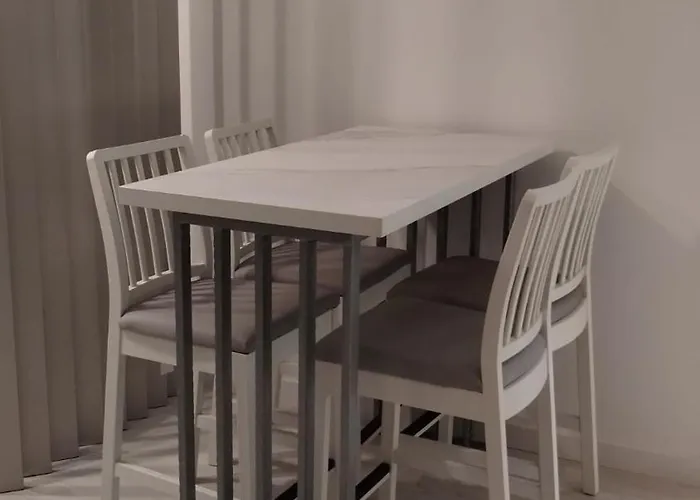 Lakeview Skyline With Free Parking